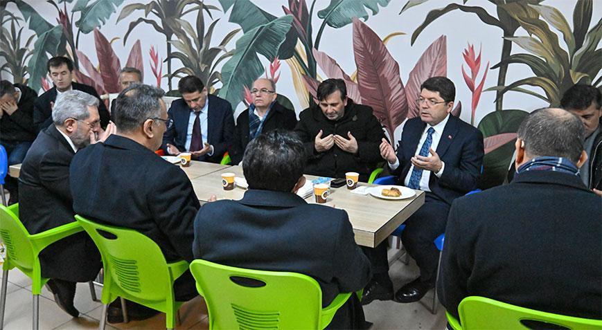 Adalet Bakanı Tunç Bolu’da hayatını kaybeden Gençbay’ın ailesini ziyaret etti