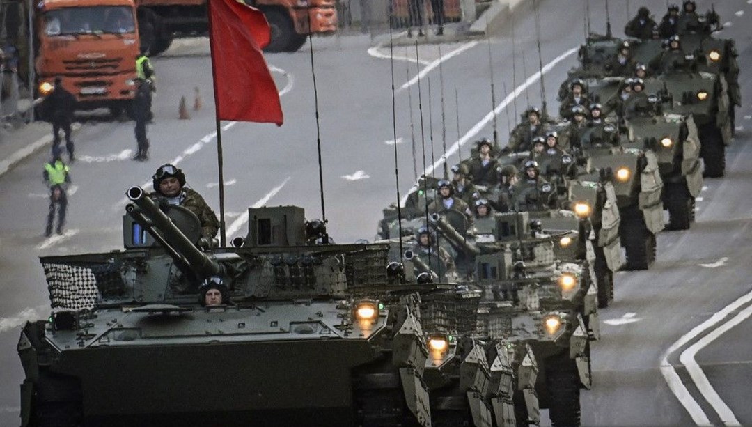 Rusya’nÄ±n savaÅ kaybÄ± Ä°ngiliz basÄ±nÄ±nda: “GeÃ§it tÃ¶reni iÃ§in bile tanklarÄ± kalmadÄ±” iddiasÄ±